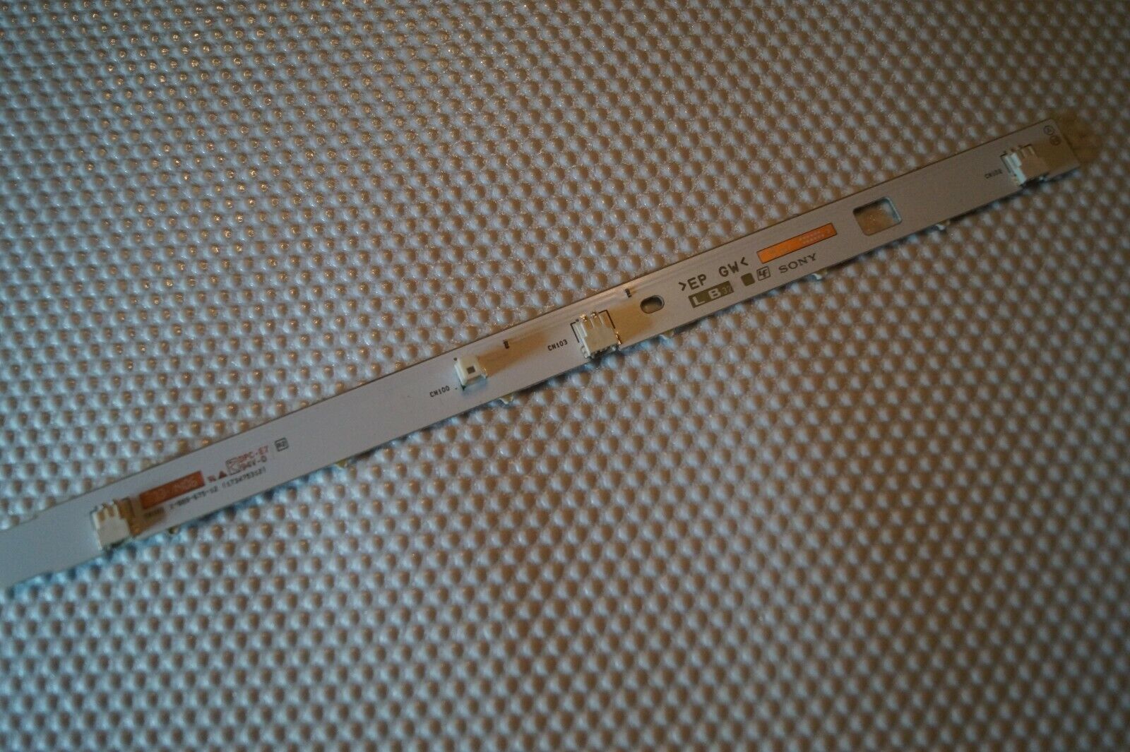 LED BACKLIGHT INTERFACE STRIP 1-889-675-12 FOR 32″ SONY KDL-32R413B KDL-32R433B