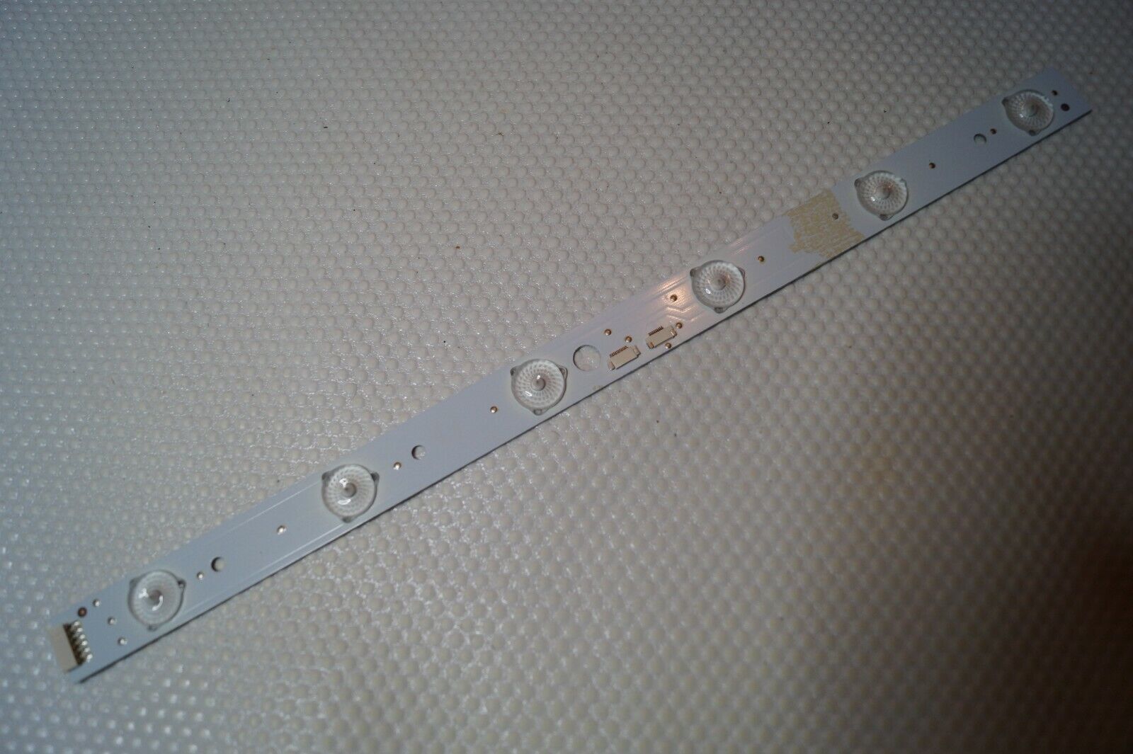 LED STRIP 30339013208 FOR 39″ LOGIK L39FE12 TV, SCREEN: T390HVN01.0