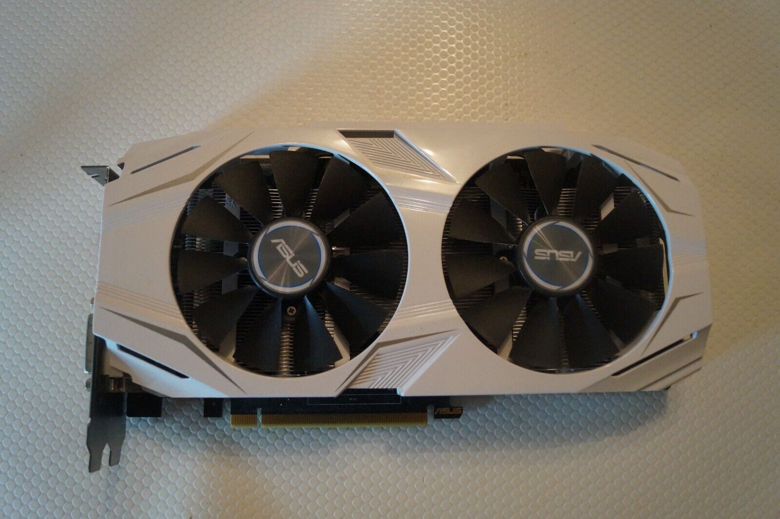 ASUS NVIDIA GeForce GTX 1060 3GB GDDR5 Graphics Card (DUAL-GTX1060-O3G)