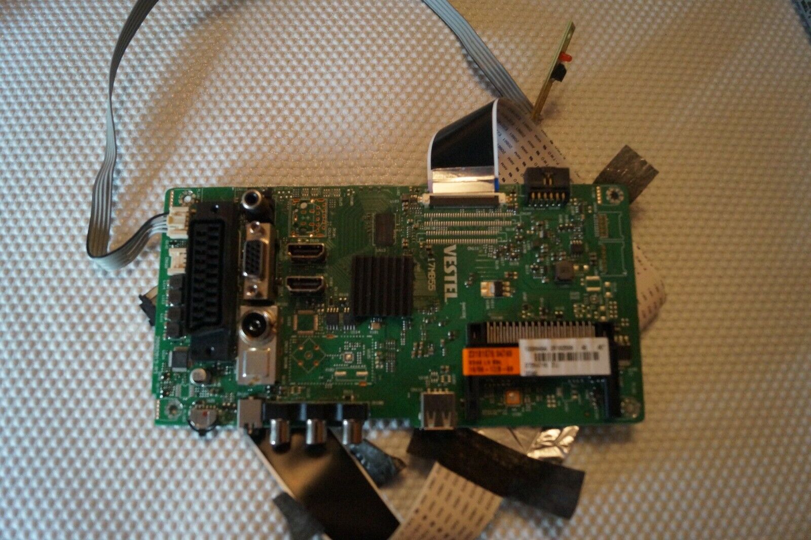 MAIN BOARD 17MB55 23182338 FOR 40″ CELCUS DLED40125FHD TV, SCREEN: VES400UNDS-03