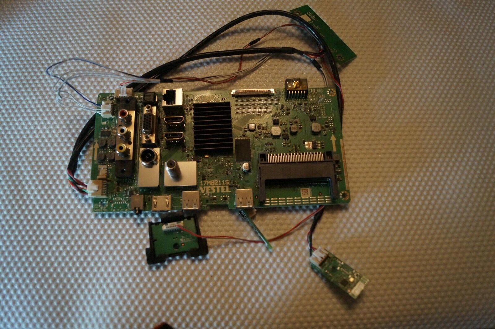 MAIN BOARD 17MB211S 23639109 FOR TOSHIBA 43LL3A63DB TV, SCREEN VES430UNDH-2D-N42