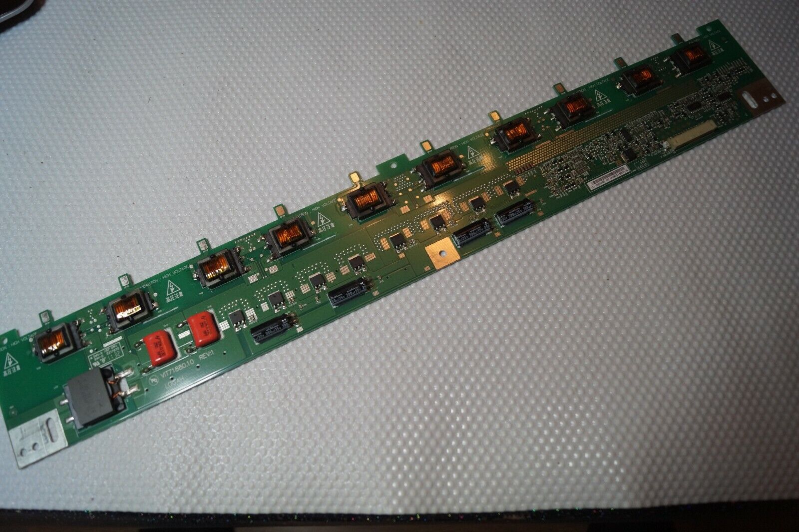 INVERTER BOARD VIT71880.10 REV:1 FOR 40″ BUSH LCD40FHDA8 LCD TV, T400HW03 V.6