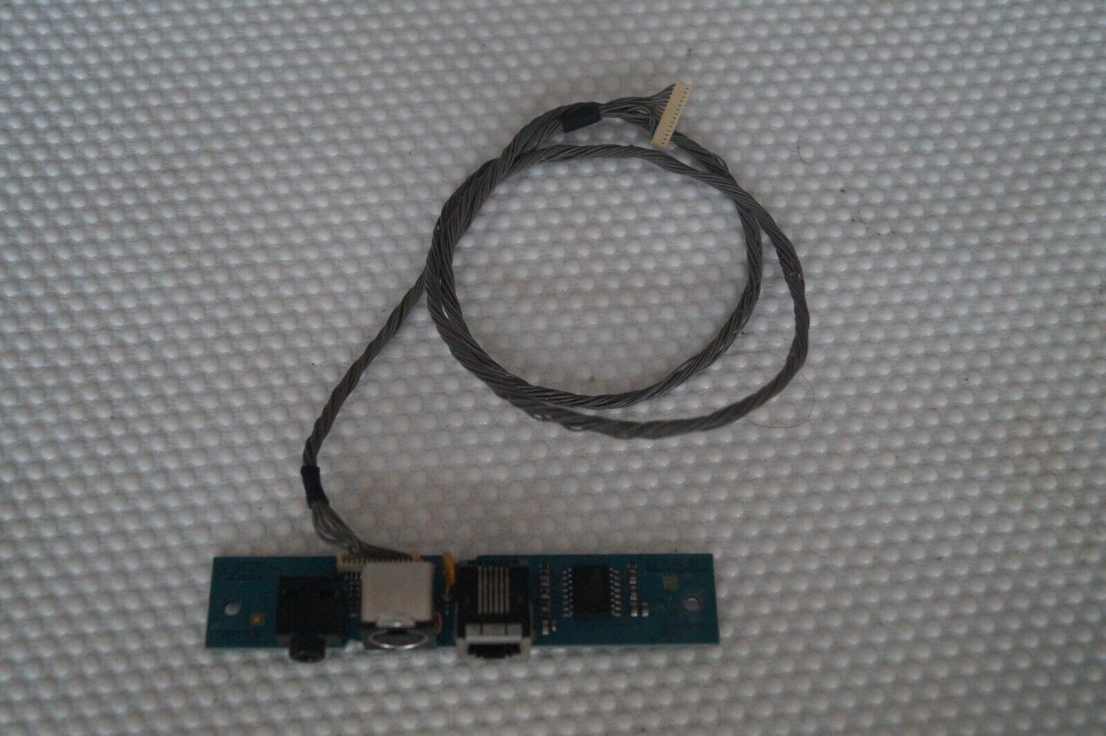 LAN BOARD 70493.050 & CABLE FOR 46″ LOEWE IND 46 COM CH-TYP SL121 3D TV