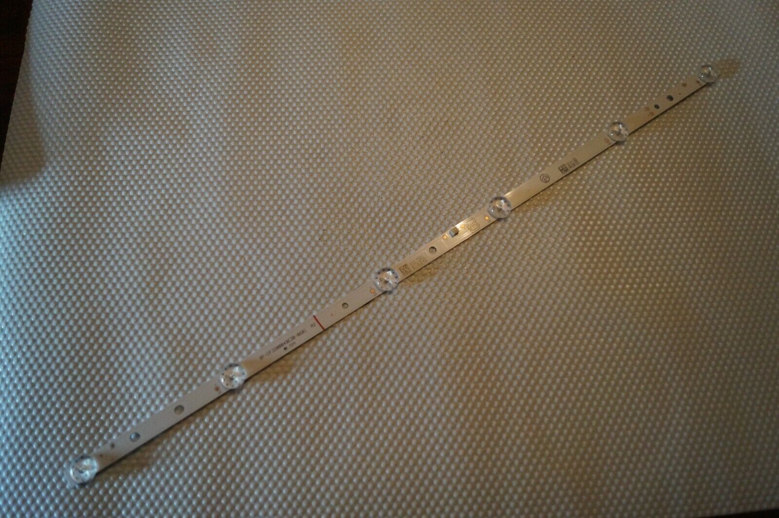 LED STRIP B RF-CF320004BE30-0601 A2 FOR 32″ BUSH DLED32HDSB , VES315UNGH-L3-N51