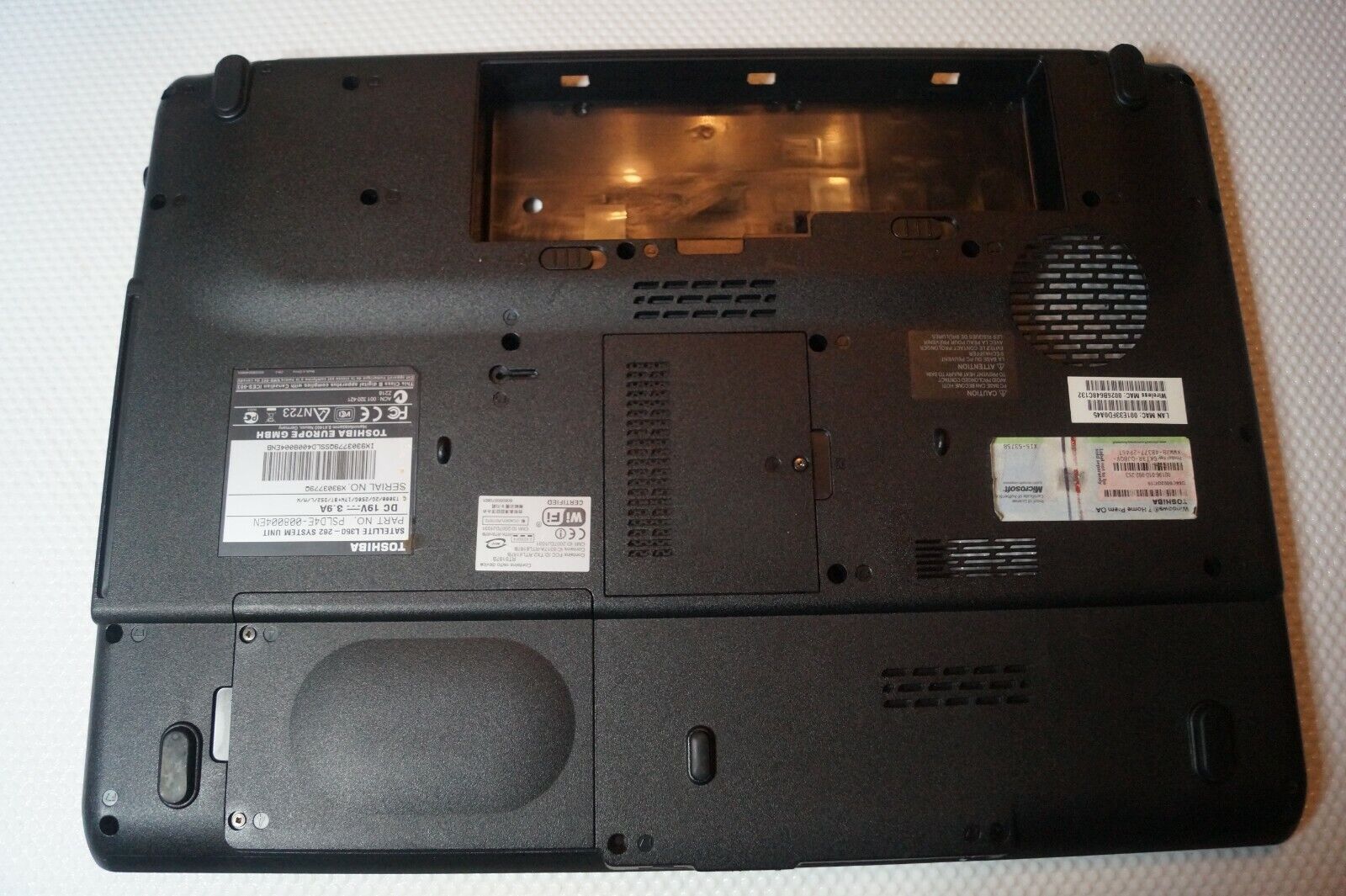 BOTTOM BASE HOUSING V000141090 FOR TOSHIBA SATELLITE L350D-262 LAPTOP + COVERS