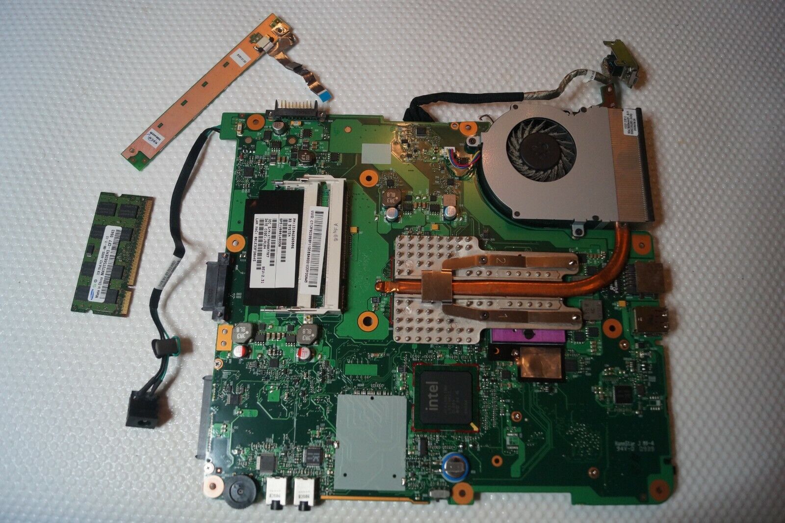 MOTHERBOARD V000148330 INTEL T3000 FOR 17″ TOSHIBA L350-262 LAPTOP + EXTRAS