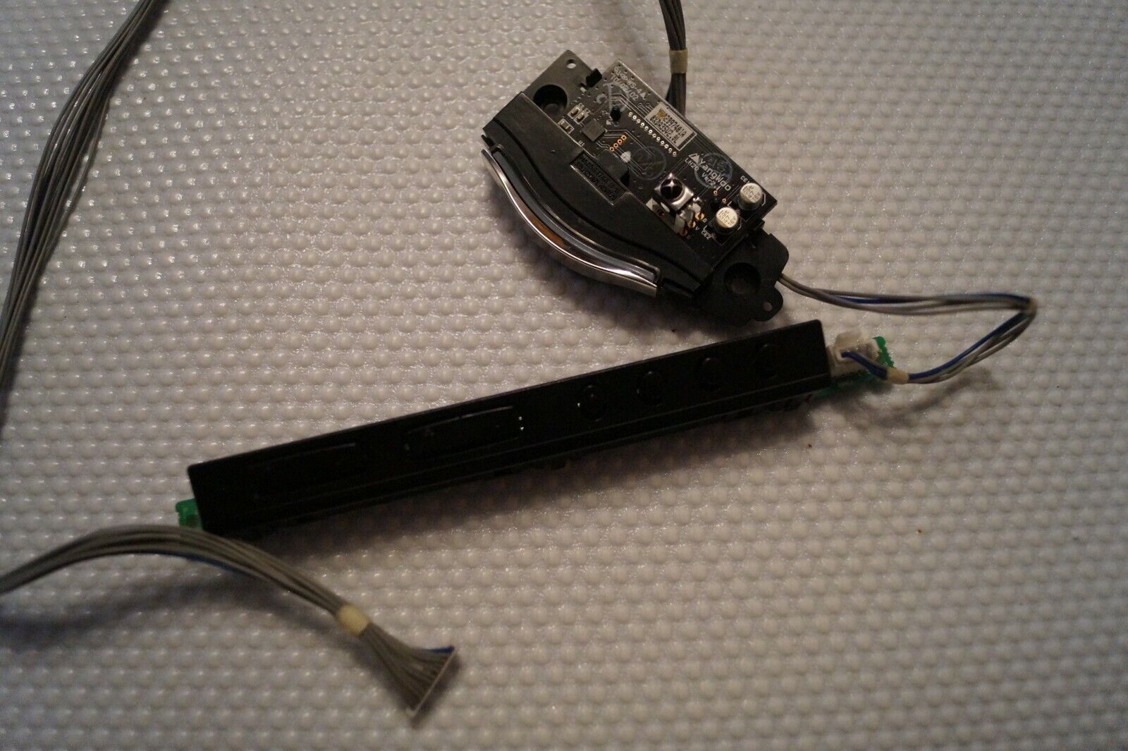 IR SENSOR & SIDE BUTTONS BOARD EBR61247101 FOR 32″ LG 32LD320 LCD TV