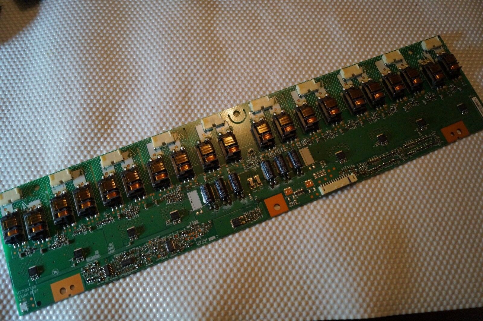 INVERTER BOARD VIT71037.50 FOR 37″ SAMSUNG LE37A616A3F LE37A556P1F TV, T370HW02