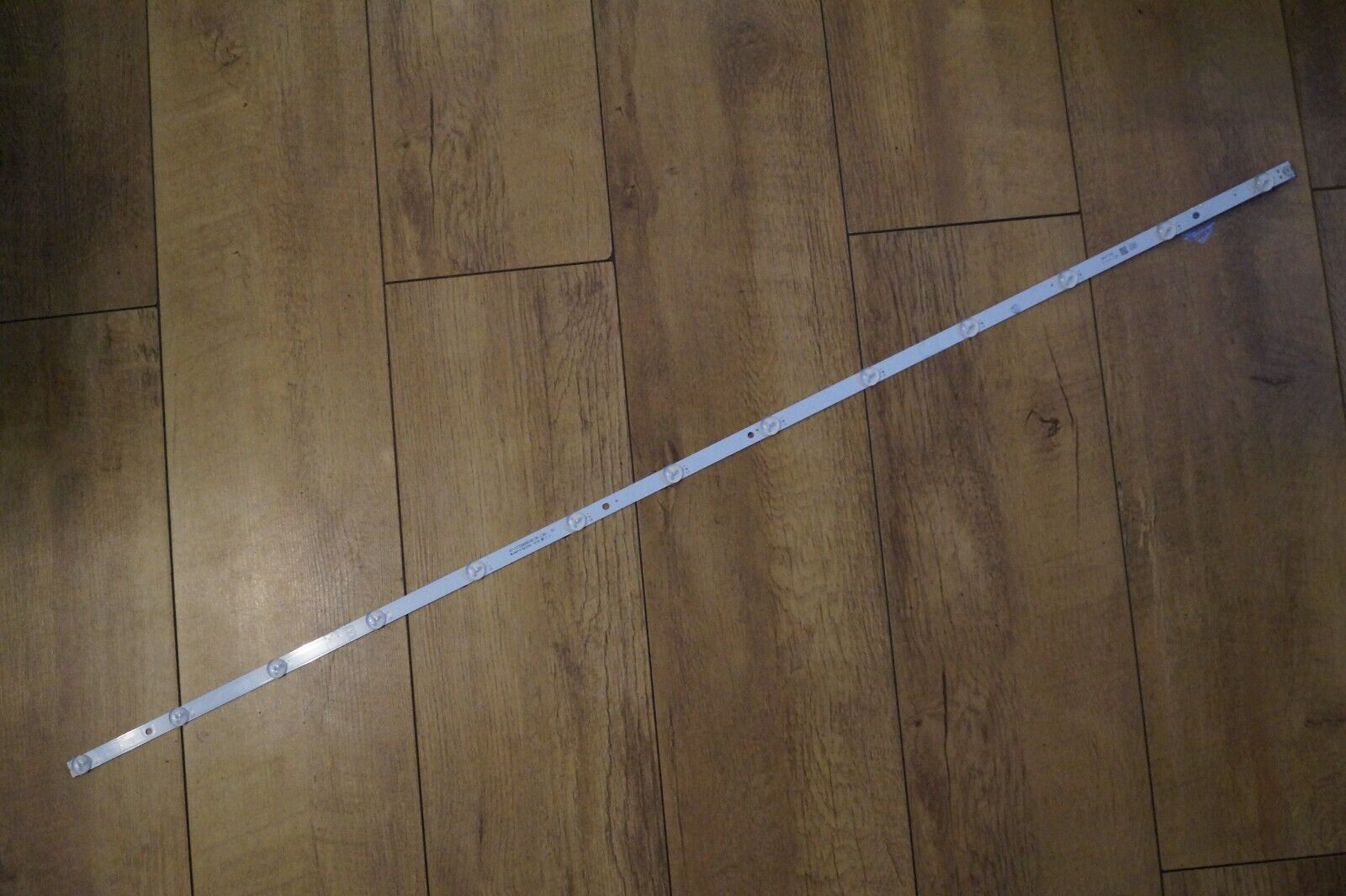 LED STRIP LUX0158001/01 FOR 58″ TV RF-CF580002BE30-1301 A0 VES580QNDP-2D-N42