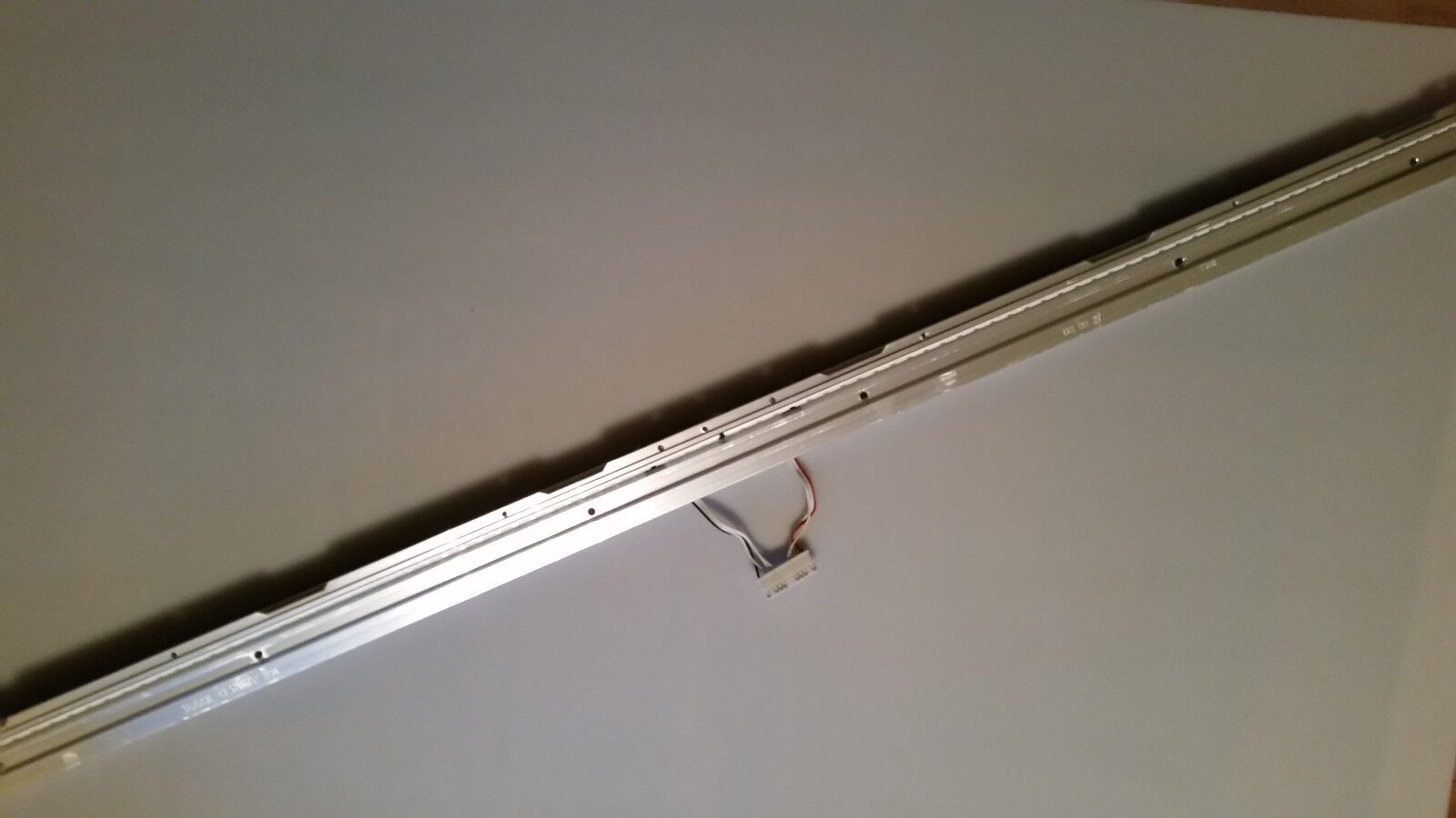 LED BACK LIGHT COMPLETE  FOR LG SCREEN LC320EXN FROM  32″ TOSHIBA 32BL505B TV