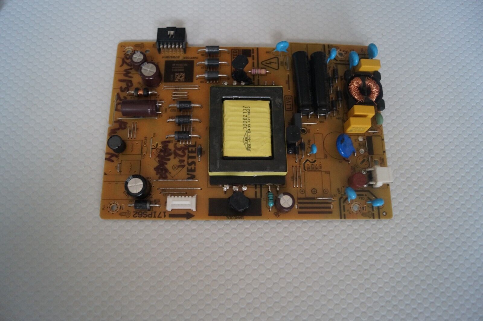 PSU POWER SUPPLY BOARD 17IPS62 23588044 FOR 32″ WALKER 32WPS20PWH LED TV