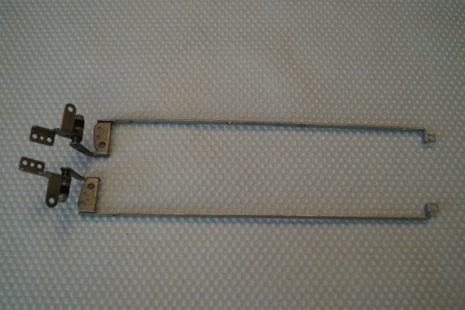 HINGES LEFT & RIGHT 6055B0013202 & 6055B0013201 FOR 15.6″ TOSHIBA L650D LAPTOP