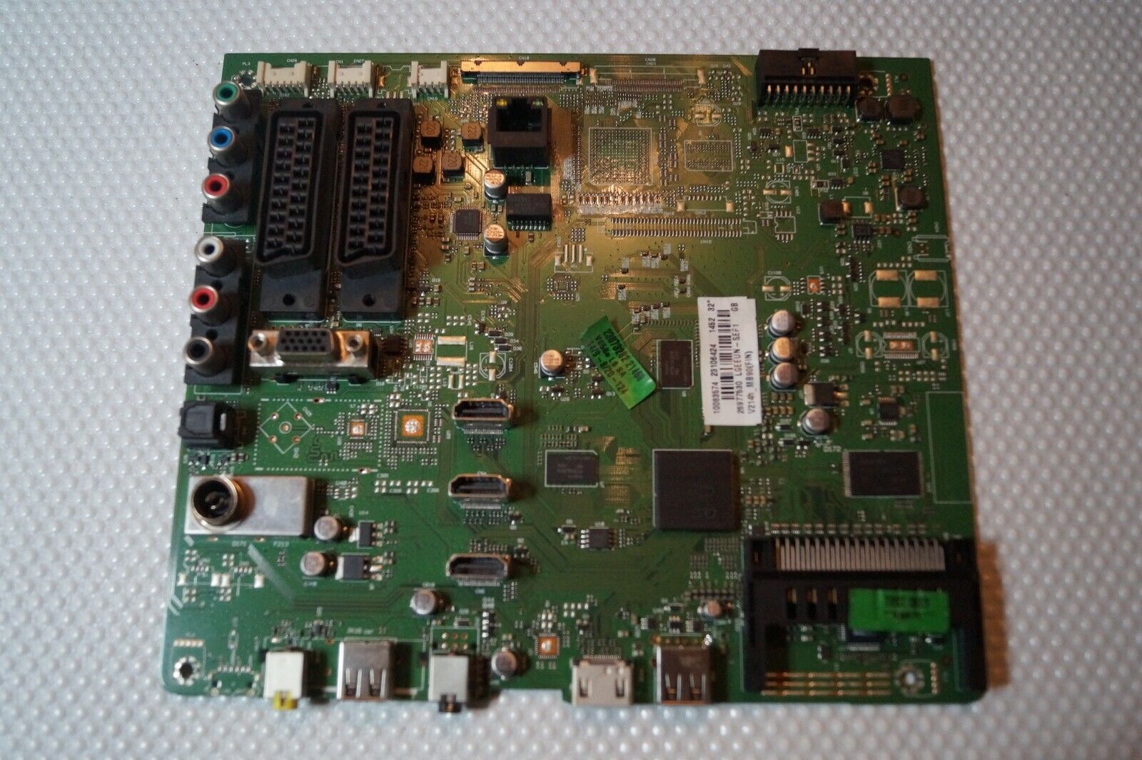 MAIN BOARD 17MB90-2 23106424 FOR 32″ FINLUX 32F7020-T LED TV, LC320EUN SE F1