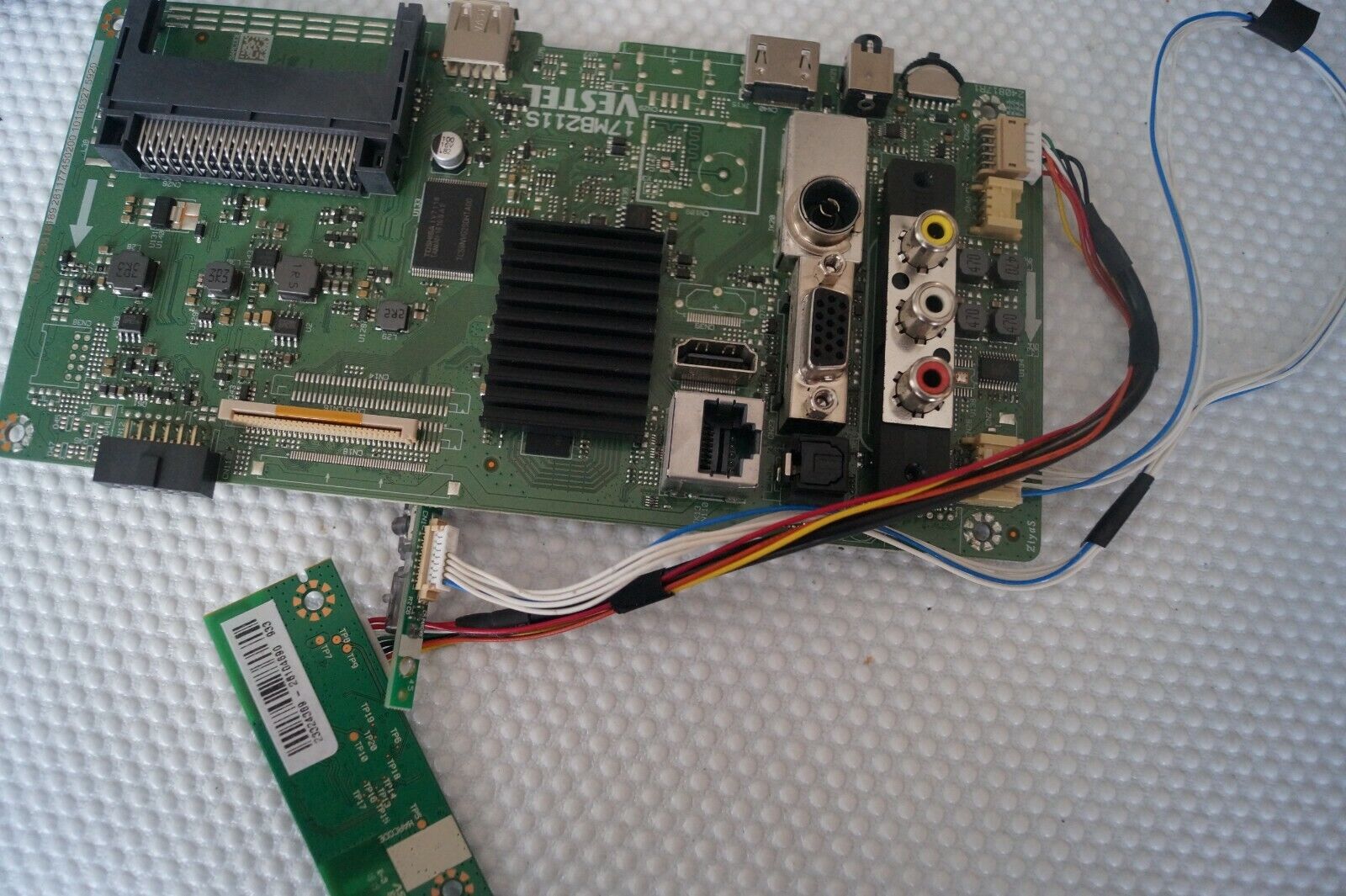 MAIN BOARD 17MB211S 23518189 32″ BUSH DLED32287HDCNTDFVPZ TV, VES315WNDL-2D-N24