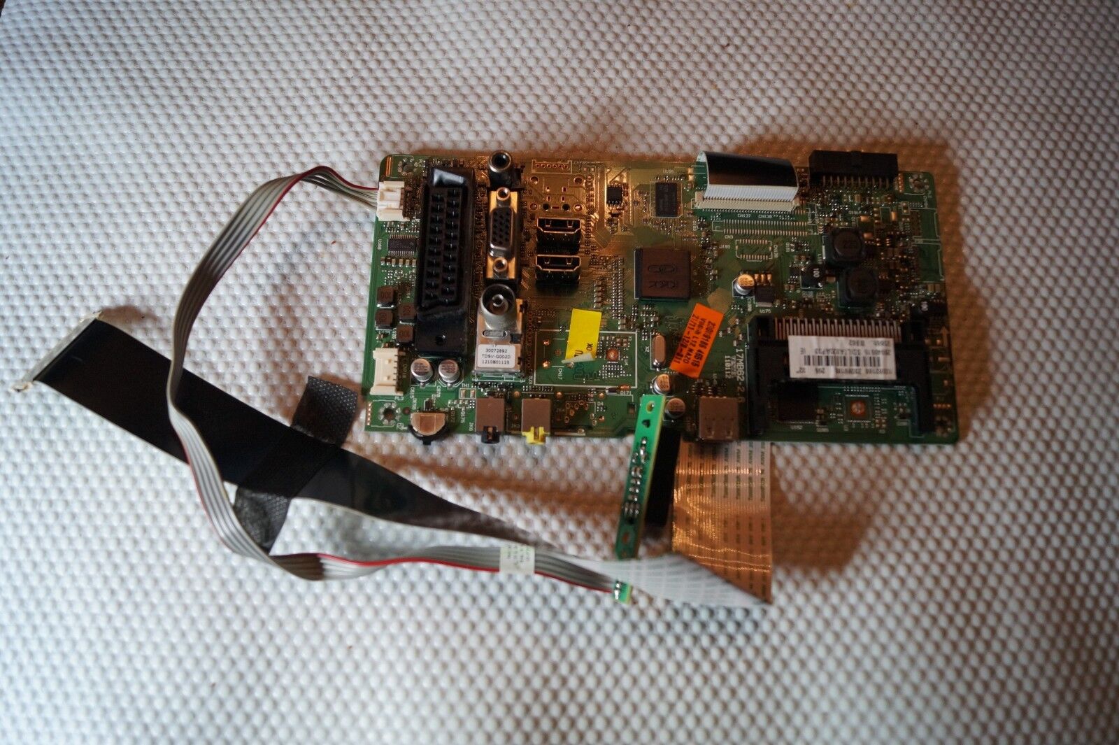 MAIN BOARD 17MB62-2.623089185 FOR 32″ WALKER WP32NBLED LED TV,SCREEN: LTA320AP33