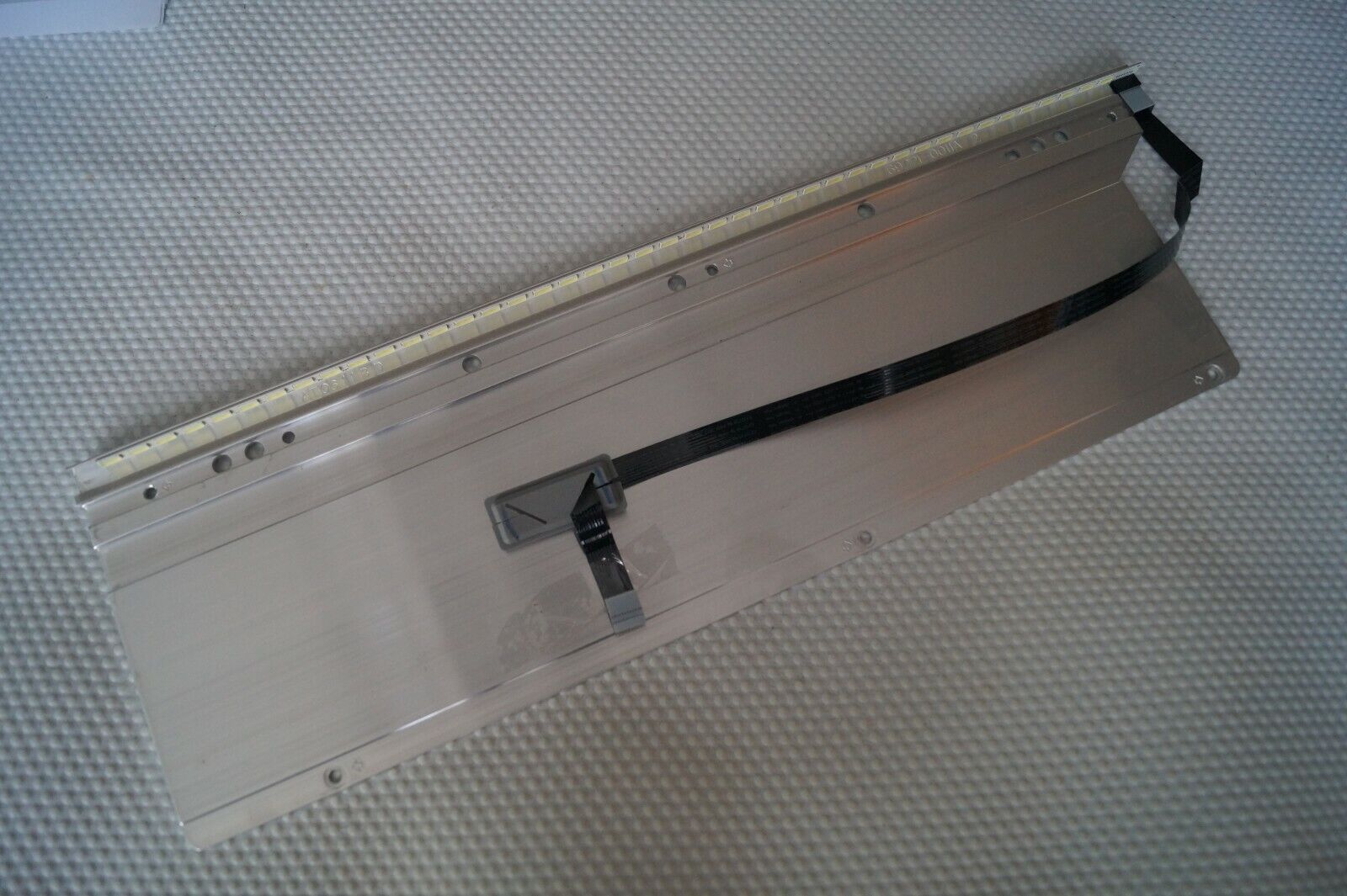 LED EDGE BACKLIGHT STRIP 6920L-0001C FOR 32″ LG 32LS575T TV, SCREEN: LC320EUN SE