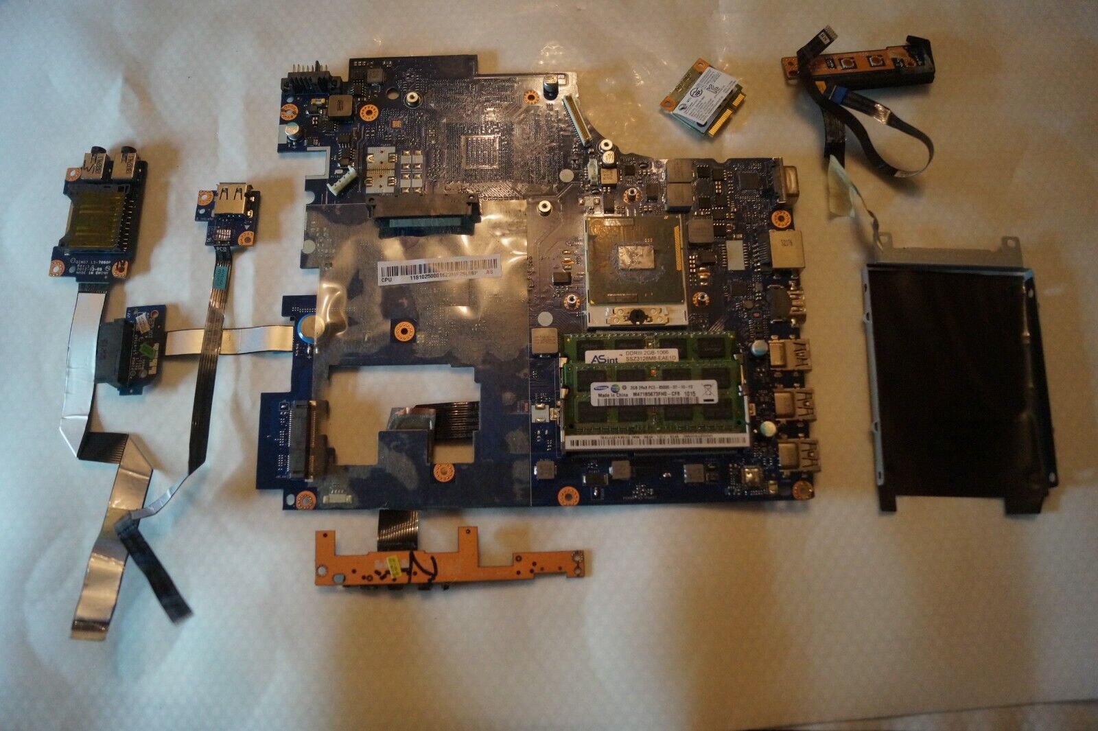 MOTHERBOARD LA-7983P INTEL B960 4GB FOR 17.3″ LENOVO G780 LAPTOP GENUINE +EXTRAS