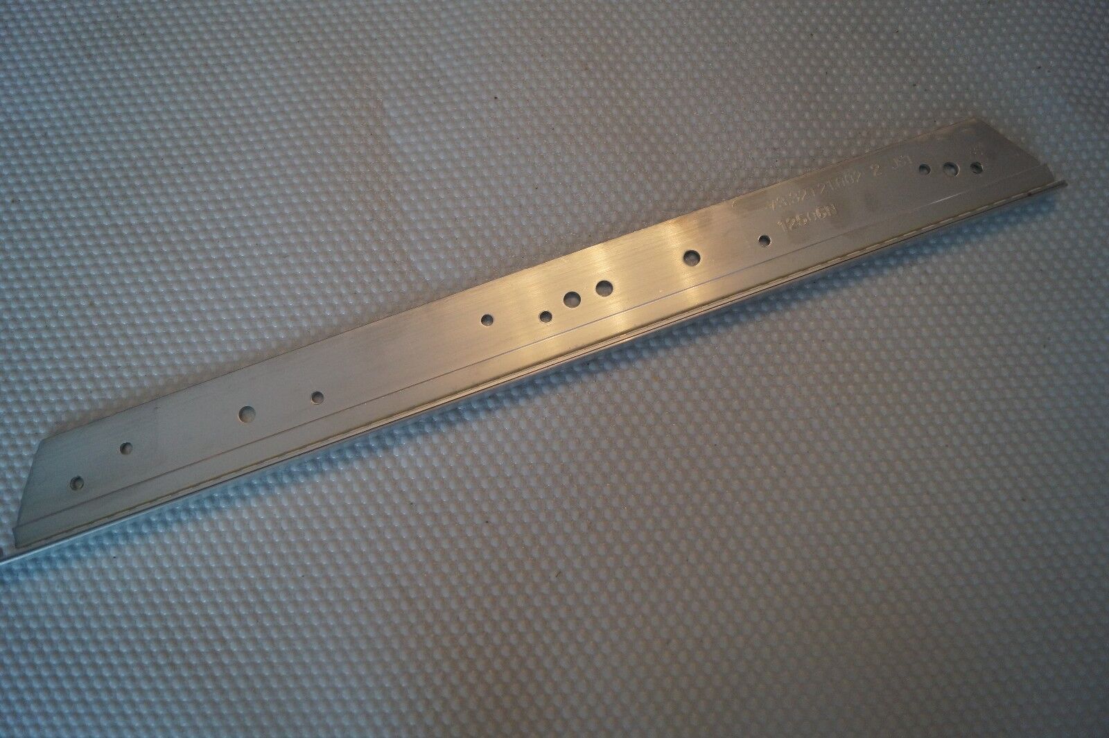 LED BACKLIGHT STRIP 12506N FOR 32″ LG 32LS3500 LED TV FROM SCREEN: T320XVN01.1