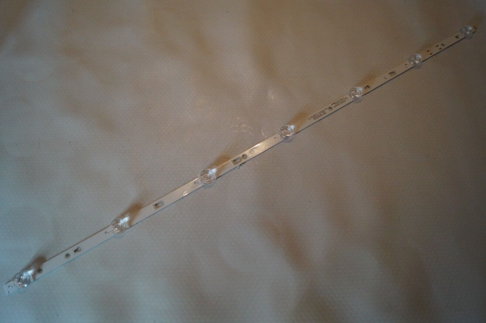 LED STRIP LT-40CR330 P/N: 30340007203D FOR 40″ JVC TV, SCREEN V400HJ9-PE1