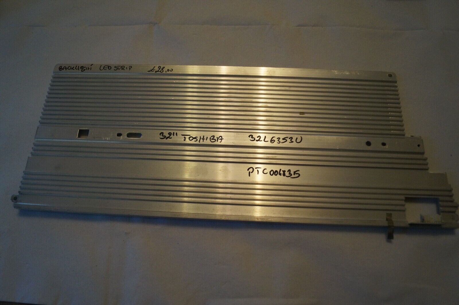 BACKLIGHT 32L6353U LED EDGE STRIP FOR 32″ TOSHIBA TV ,SCREEN: PTC004835