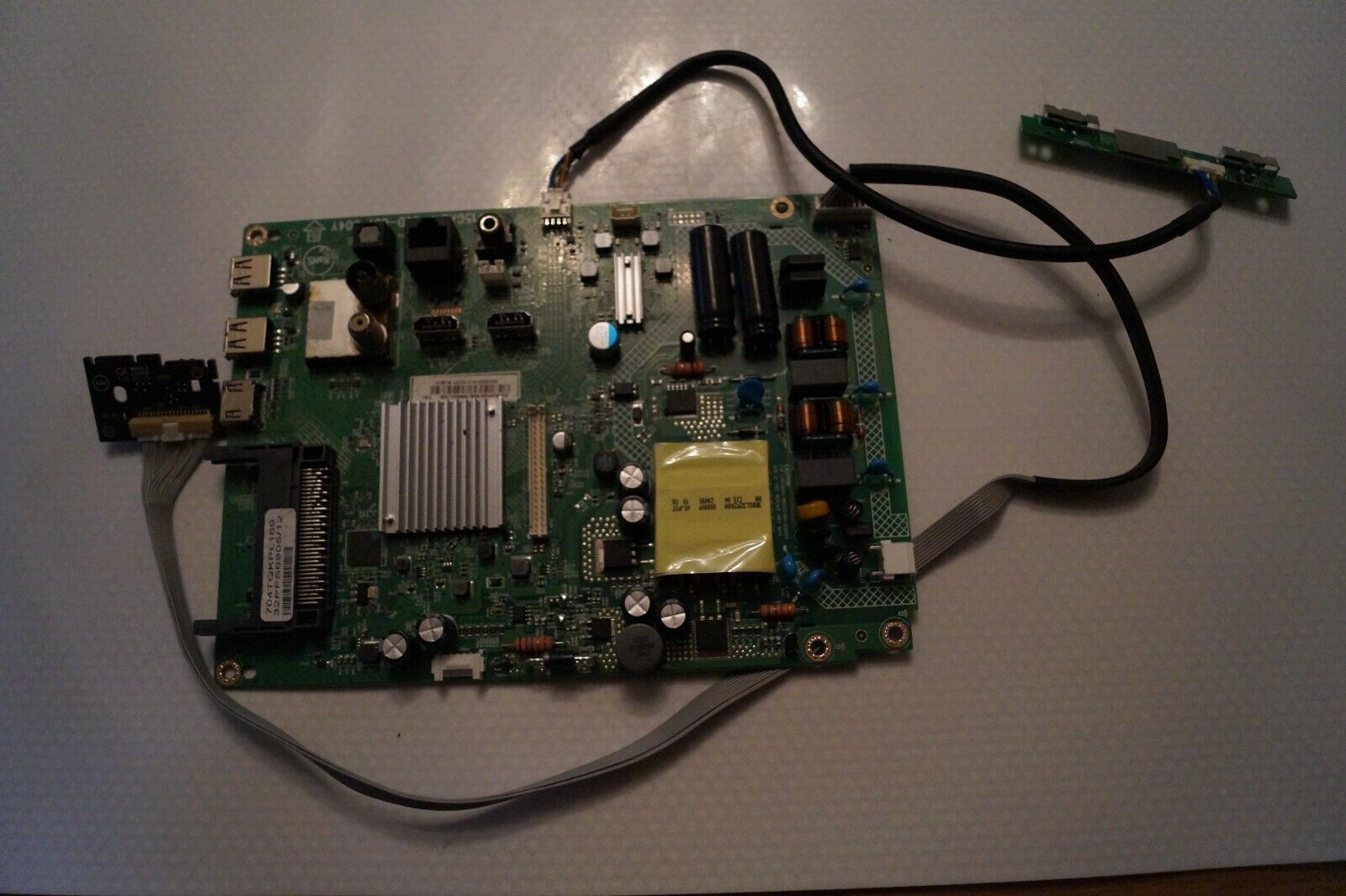 MAIN BOARD 32″ PHILIPS 32PFS6906/12 715GA817-C0D-001-004Y TV , TPT320WF1-HVN05.V