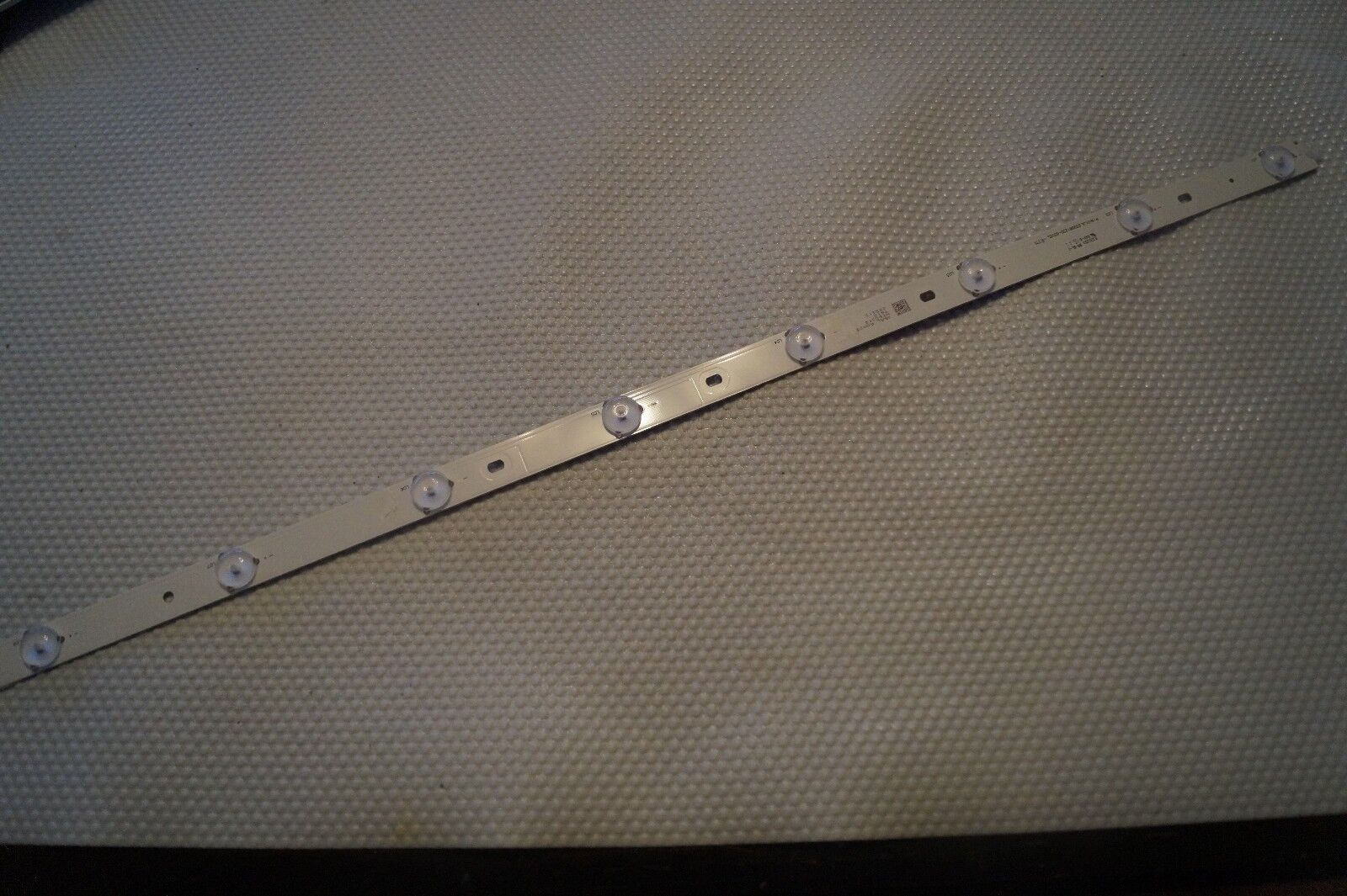 LED BACKLIGHT STRIP 01.JL.D32081235-.31ES-R7N FOR VVH32L147G22, D-320H-S-0516