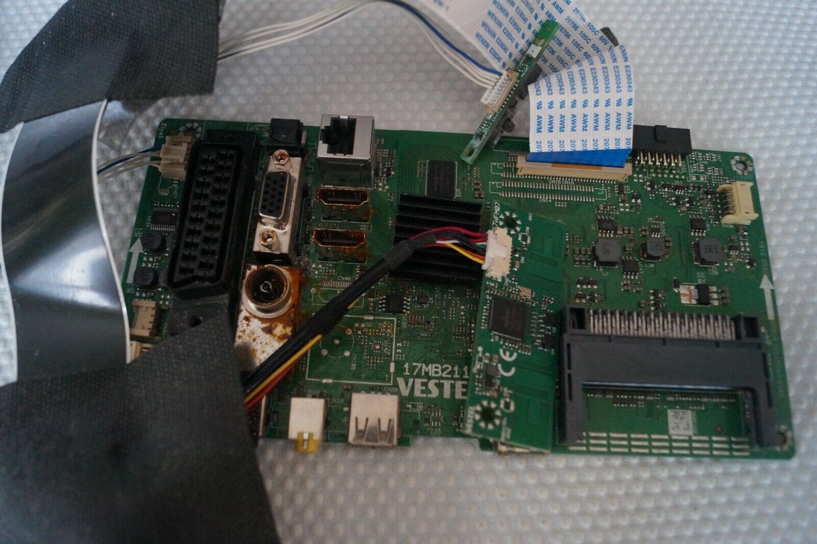 MAIN BOARD 17MB211 23476881 FOR 32″ HITACHI 32HB16J61U A TV, VES315WNDS-2D-N21