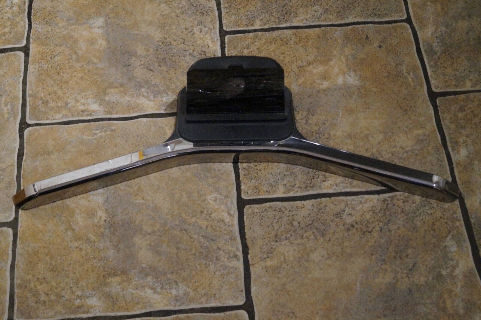 JVC LT-39C770(A) STAND TABLETOP PEDESTAL FOR 39″ LED TV GENUINE WITH SCREWS