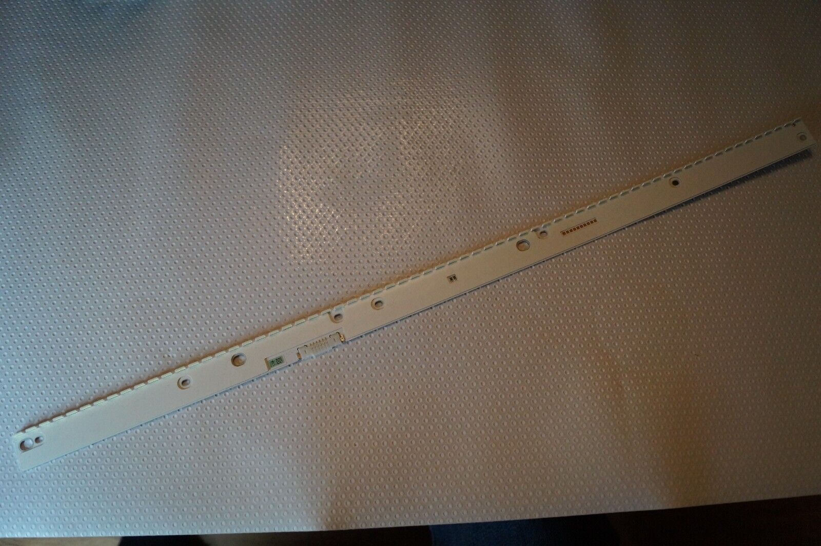 LED EDGE BACKLIGHT STRIP RIGHT FOR 55″ SAMSUNG UE55MU6400U TV, CY-VM055HGAV3H