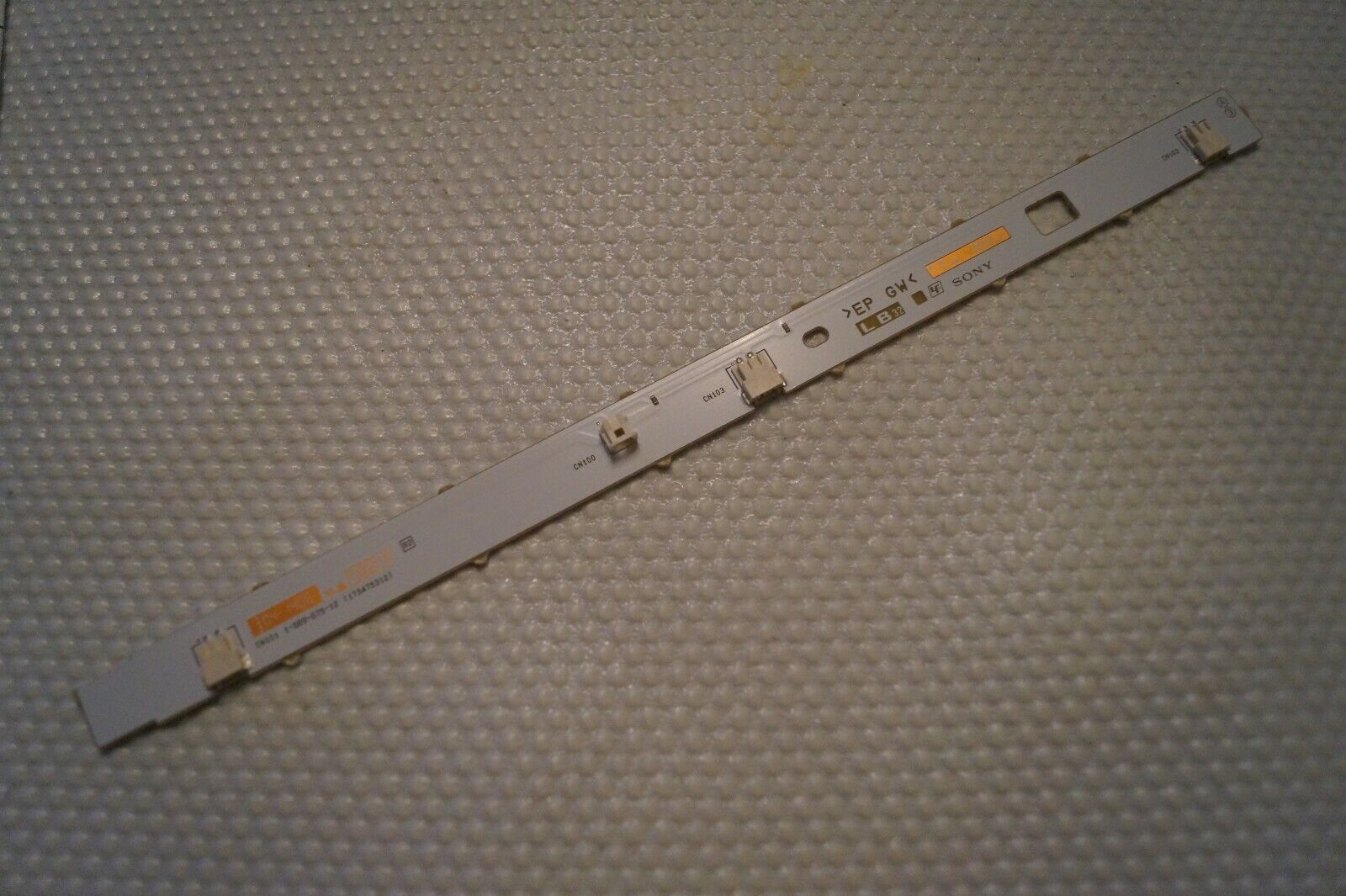 LED BACKLIGHT INTERFACE STRIP 1-889-675-12  FOR 32″ SONY KDL-32R433B