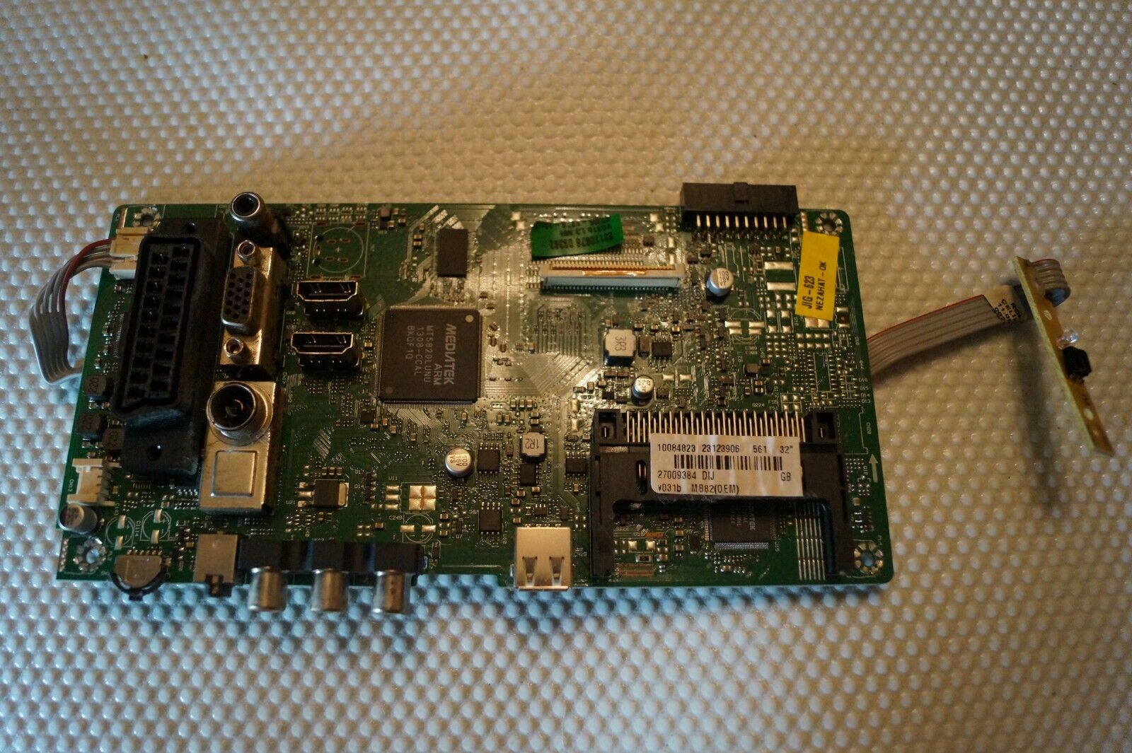 MAIN BOARD 17MB82-1a 23123906 FOR 32″ BUSH DLED32165HD LED TV, VES315WNDL-01