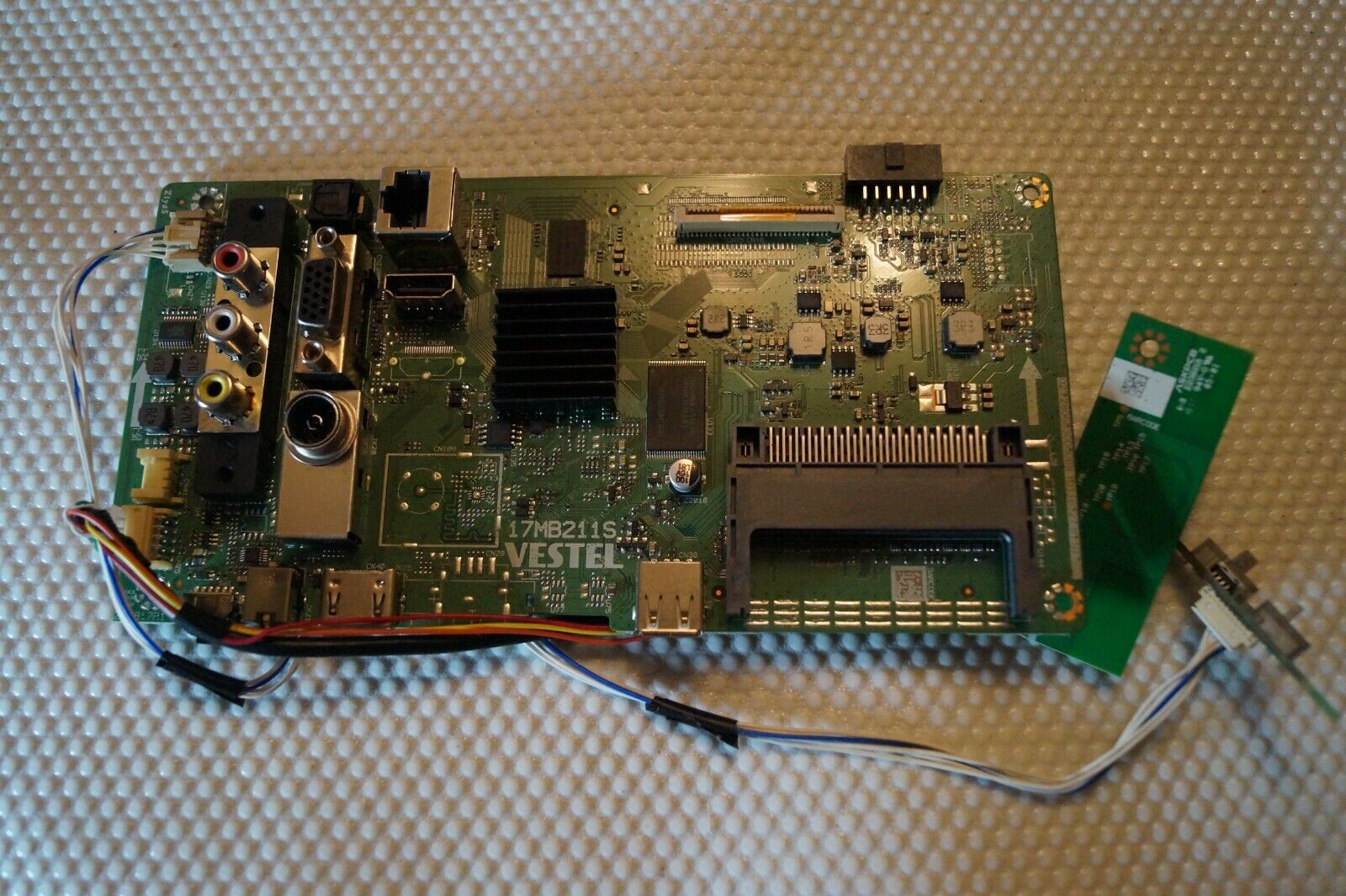 MAIN BOARD 17MB211S 23507023 32″ BUSH DLED32287HDCNTDFVPZ TV, VES315WNDL-2D-N22