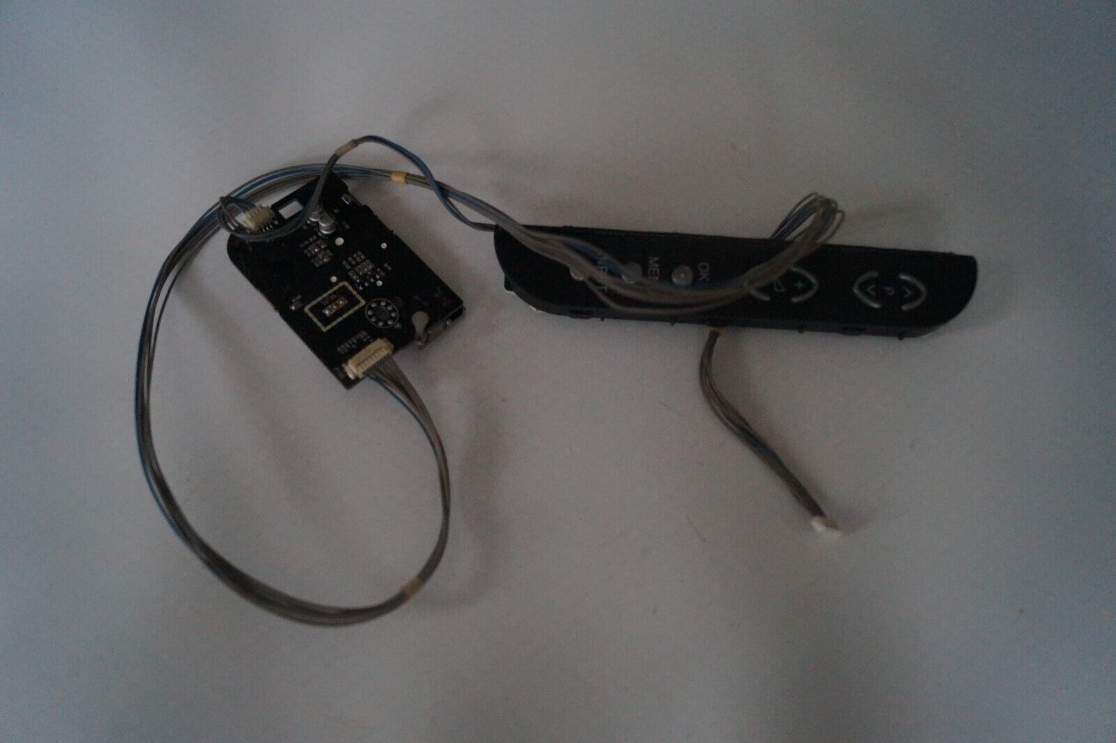 IR SENSOR & CONTROL BUTTONS BOARDS FOR 32″ LG 32LG2000 LCD TV