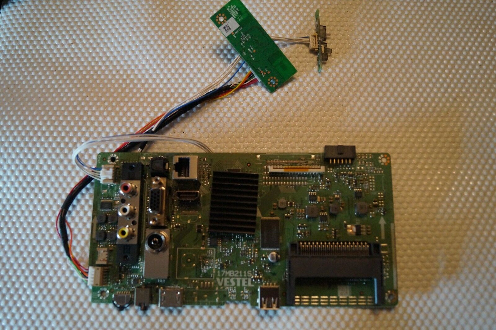 MAIN BOARD 17MB211S 23514777 32″ BUSH DLED32287HDCNTDFVPZ TV, VES315WNDL-2D-N23