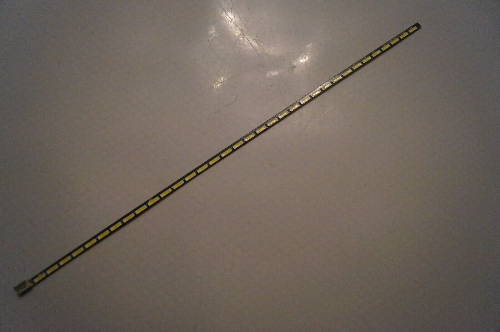 LED STRIP 22MT47D BACKLIGHT LM21911031A VER0.2 FOR 22″ LG TV HM215EVN-SLMD1-41XX