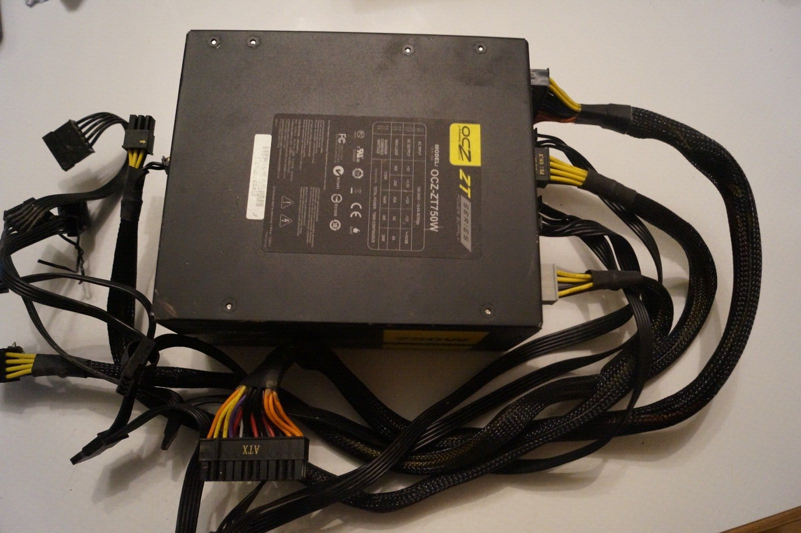 OCZ ZT Series OCZ-ZT750W Power Supply WITH CABLES