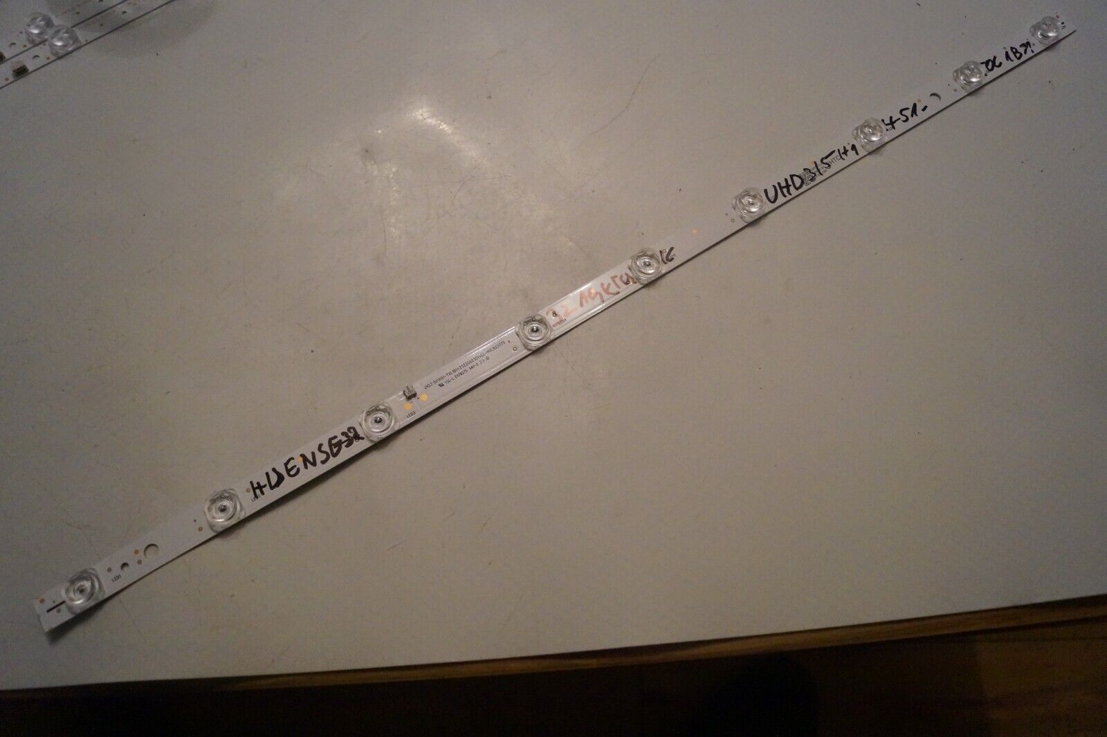 LED STRIP 32A4KTUK BACKLIGHT FOR 32″ HISENSE TV , SCREEN NUMBER: UHD315H1