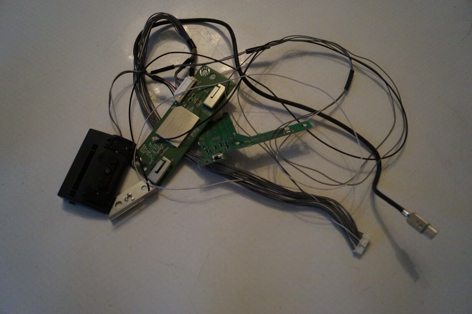 IR SENSOR , WIFI & CONTROL BUTTONS BOARD FOR 55″ SONY KD-55XF7596