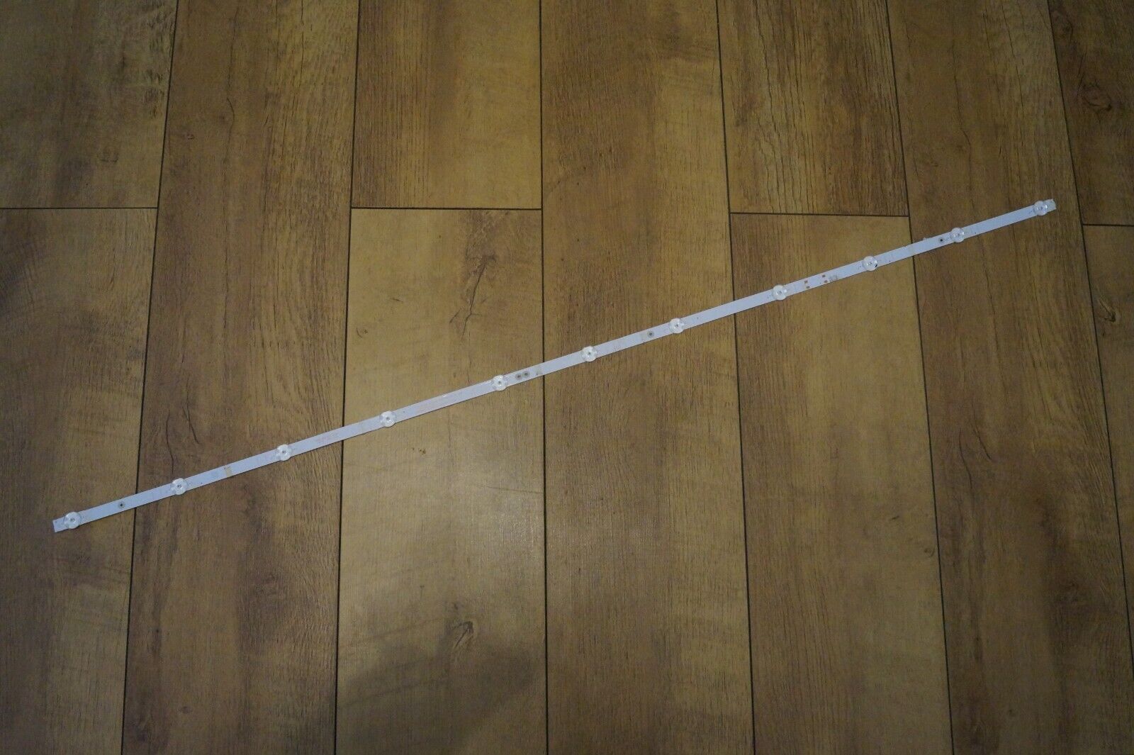 LED STRIP 55MRD6000YUK BACK LIGHT 303SW550074D FOR 55″ METZ TV, SCREEN: RDL550WY