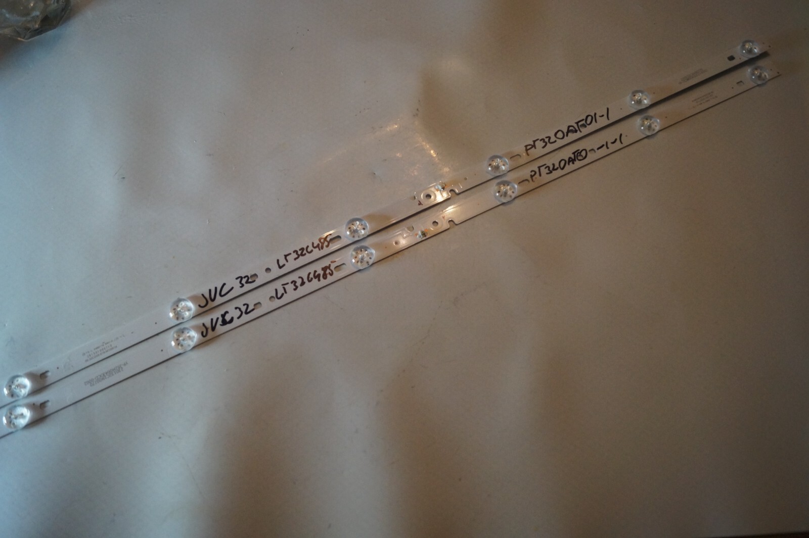 LED STRIPS LT-32C485 BACKLIGHT SET 2x 261501000710 FOR 32″ JVC TV , PT320AT01-1