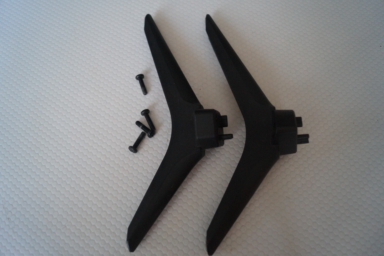 TABLETOP STAND LEGS L & R FOR 43″ HISENSE 43A6BGTUK LED TV, GENUINE + SCREWS