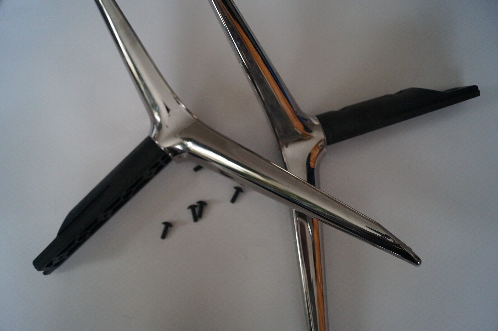 TABLETOP STAND LEGS L & R FOR 50″ BUSH ELED50240FHDCNTD GENUINE WITH SCREWS