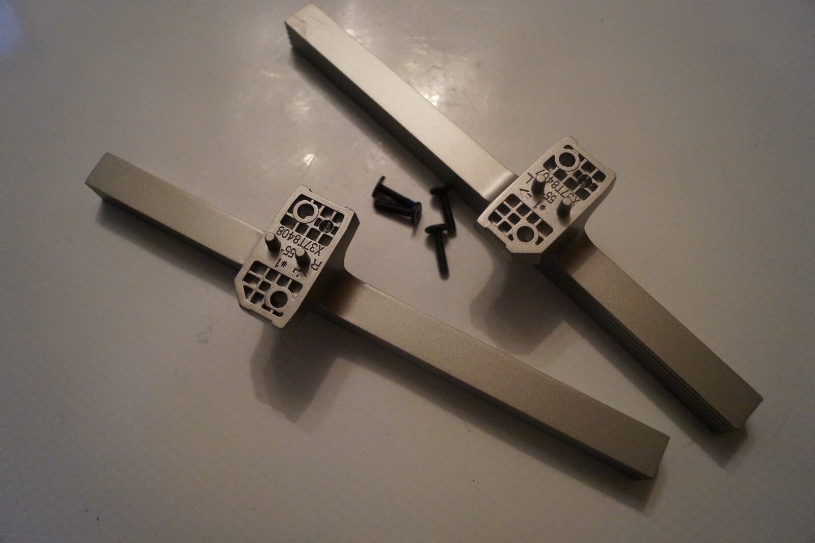 TABLETOP STAND LEGS LEFT & RIGHT FOR 58″ PHILIPS 58PUS8105/12 , GENUINE + SCREWS