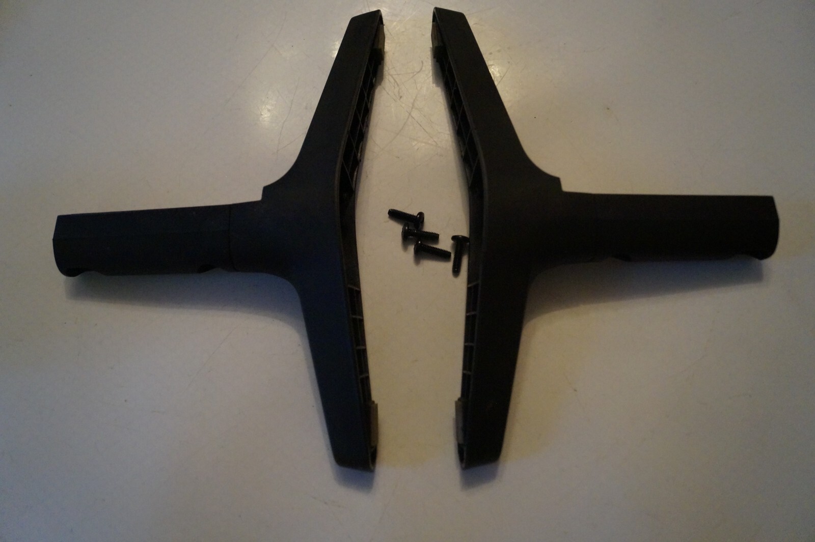 TABLETOP STAND LEGS L & R FOR 43″ SAMSUNG UE43RU7020K