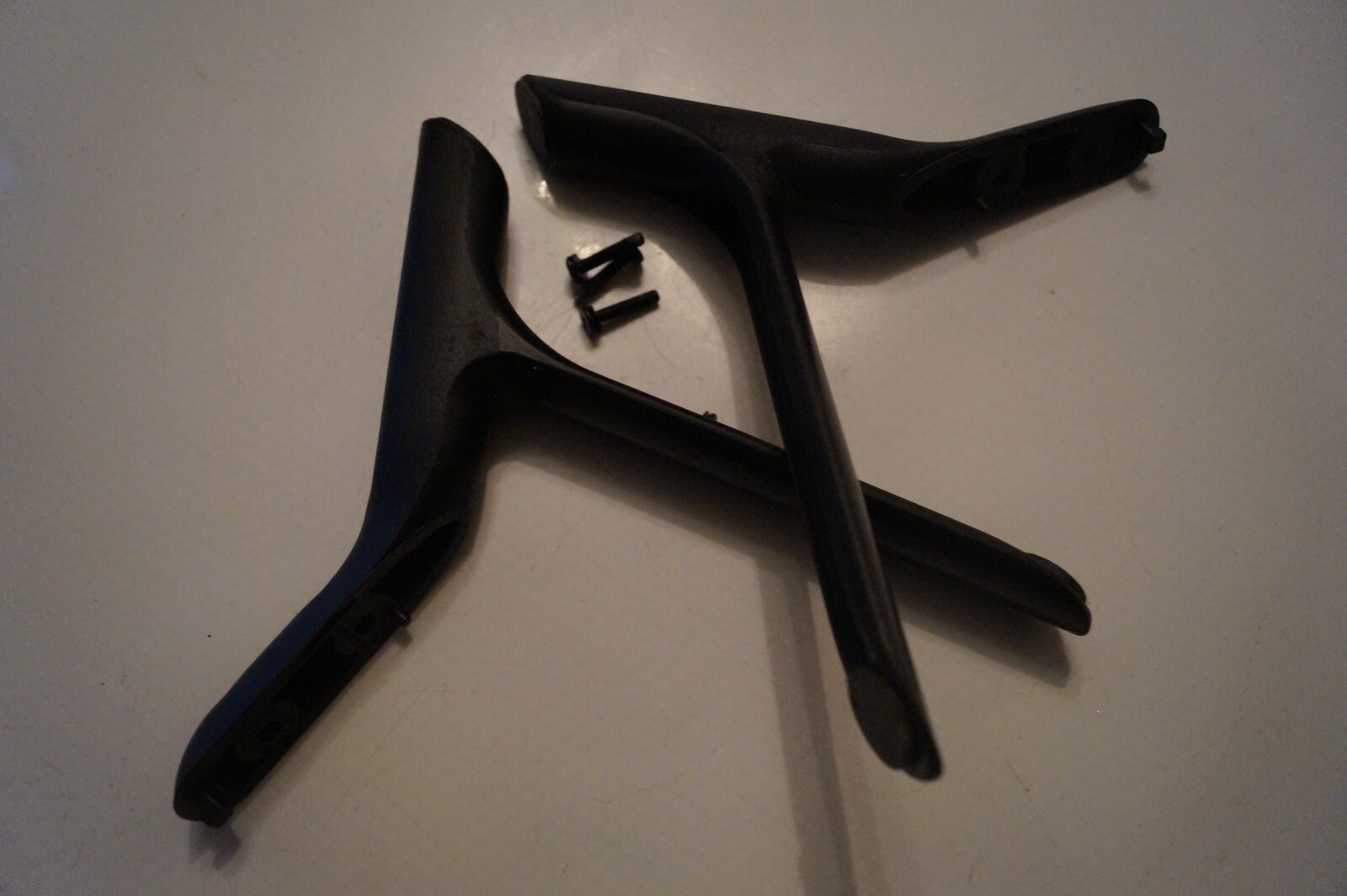 TABLETOP STAND LEGS L & R FOR 32″ LG 32LB550B TV + GENUINE SCREWS