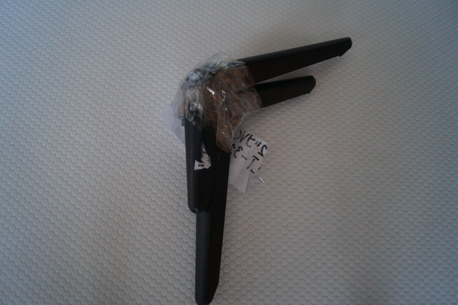 TABLETOP STAND LEGS LEFT & RIGHT FOR 32″ JVC LT-32C3210 TV GENUINE + SCREWS