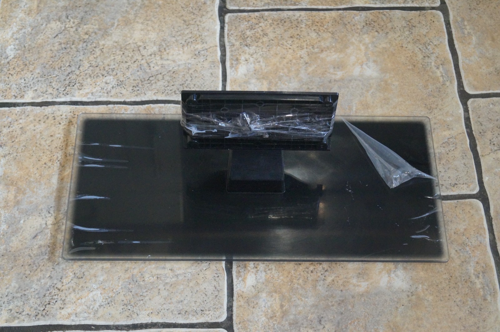 STAND 40/148Z TABLETOP PEDESTAL BASE FOR 40″ BLAUPUNKT TV WITH GENUINE SCREWS