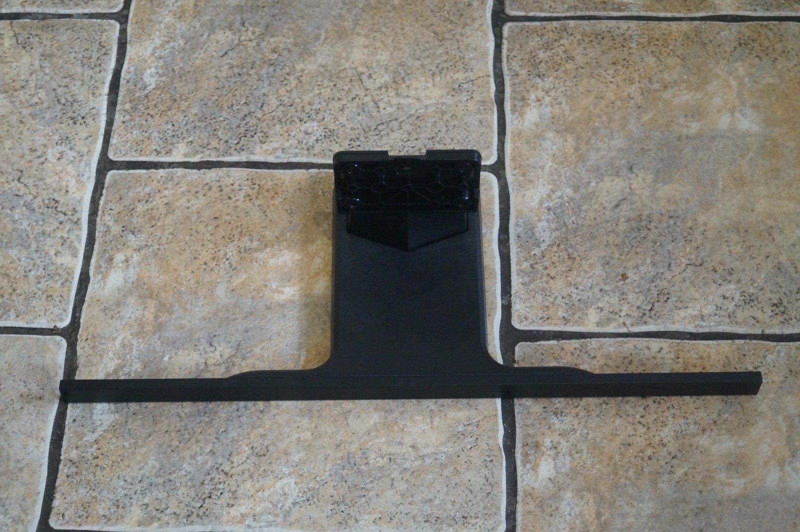 STAND 43HAK6150U H TABLETOP PEDESTAL BASE FOR 43″ HITACHI TV WITH GENUINE SCREWS