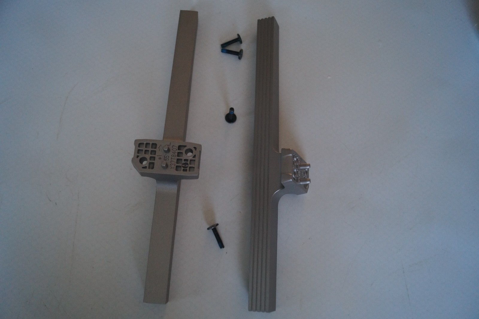 STAND LEGS L & R FEET FOR 50″ PHILIPS 50PUS8105/12 WITH SCREWS