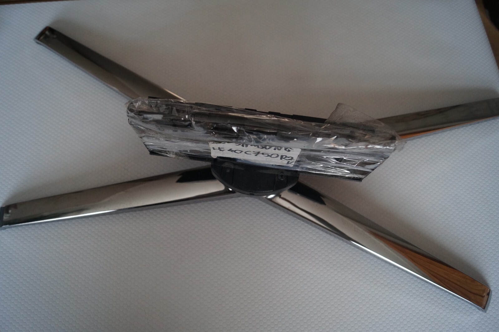 TABLETOP PEDESTAL STAND FOR 40″ SAMSUNG UE40D750R2K TV WITH GENUINE SCREWS